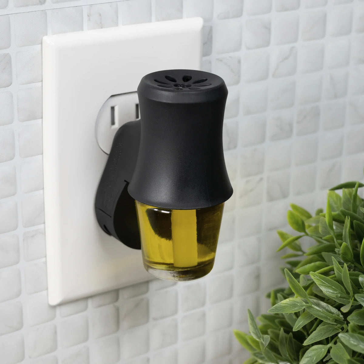 Mainstays Aroma Accents Fragrance Plug, Rich Black