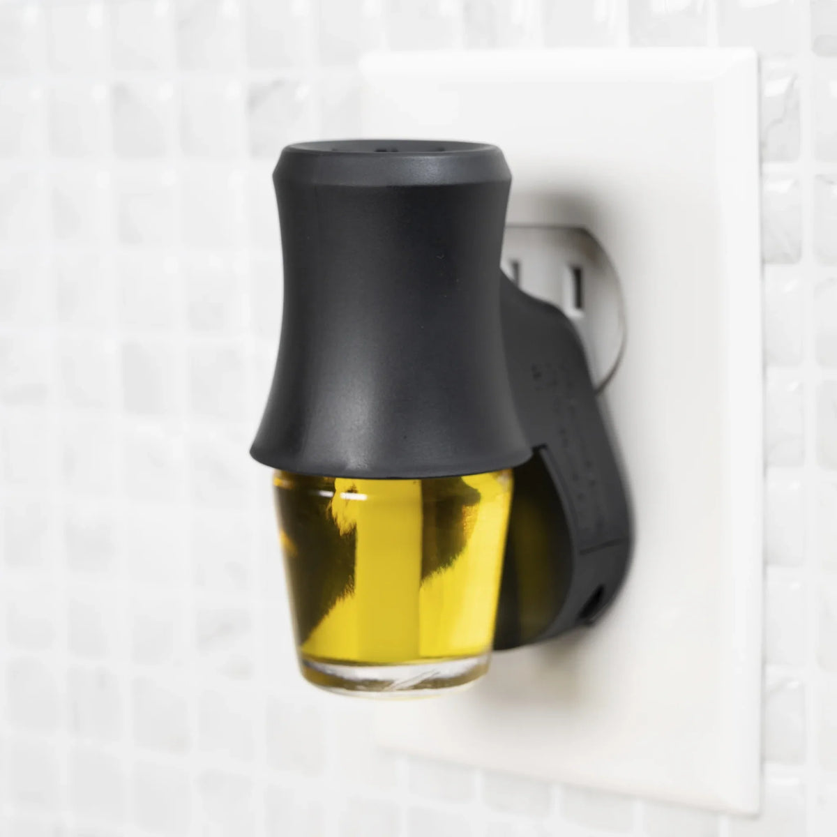 Mainstays Aroma Accents Fragrance Plug, Rich Black